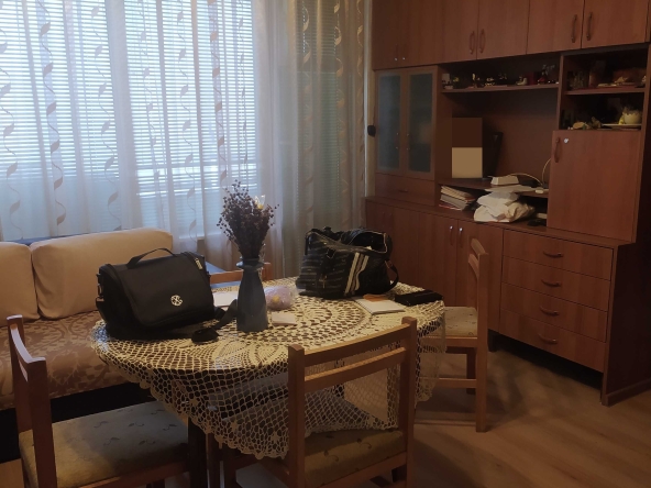 Тристаен апартамент в Плевен, 9-ти квартал - 85 кв.м за 1765 €/кв.м - Снимка #1