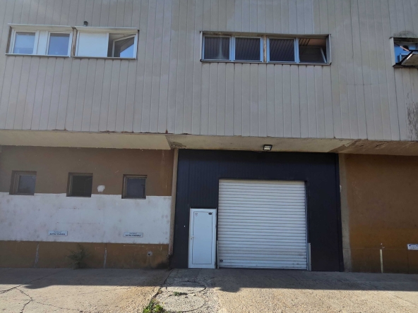 Дава се под наем Промишлена сграда в София, Военна рампа - 235 кв.м за 800 € - Снимка #1
