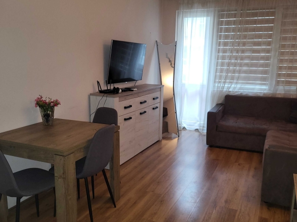 Дава се под наем Двустаен апартамент в Бургас, Възраждане - 62 кв.м за 375 € - Снимка #1