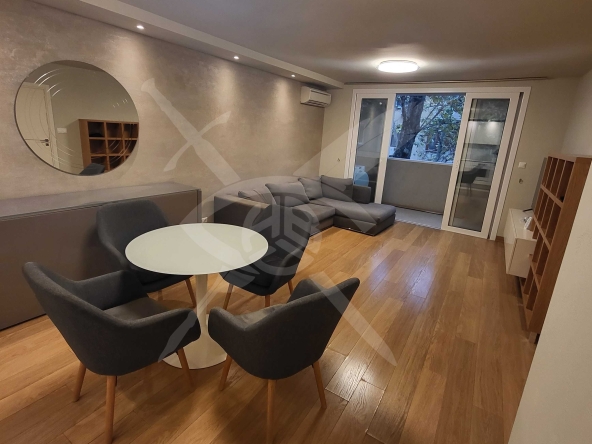 Дава се под наем Тристаен апартамент в Бургас, Център - 75 кв.м за 598.23 € - Снимка #1