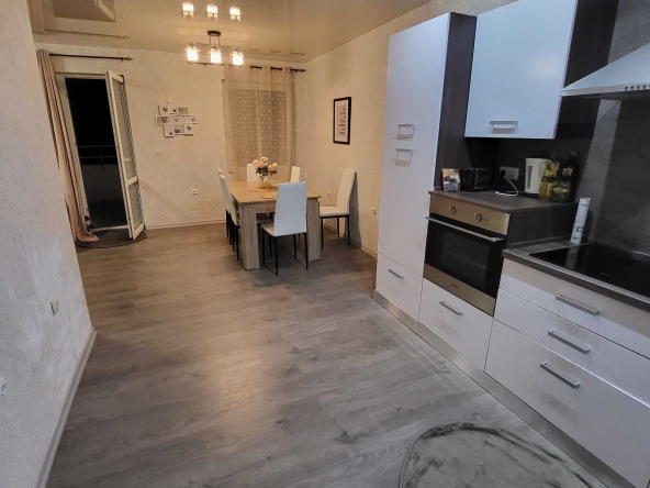 Дава се под наем Тристаен апартамент в Бургас, Сарафово - 100 кв.м за 459 € - Снимка #1