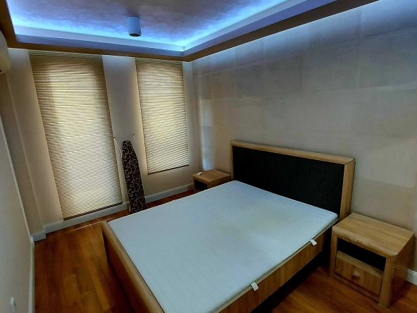 Дава се под наем Тристаен апартамент в Бургас, Център - 120 кв.м за 1020 € - Снимка #1