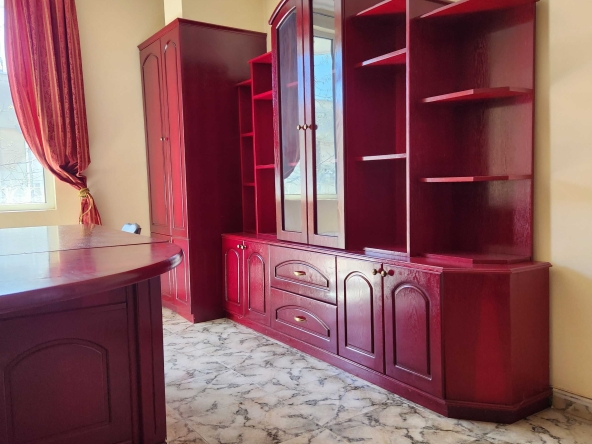 Дава се под наем Офис в Велико Търново, Център - 35 кв.м за 188.7 € - Снимка #1