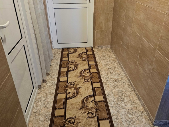 Дава се под наем Двустаен апартамент в Шумен, Център - 50 кв.м за 153 € - Снимка #1