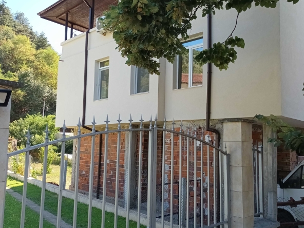 Къща в Петрич - 410 кв.м за 635 €/кв.м - Снимка #1