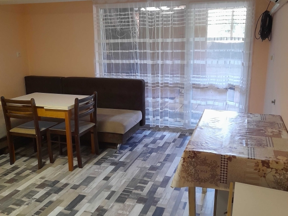 Дава се под наем Етаж от къща в Перник, Център - 56 кв.м за 255 € - Снимка #1