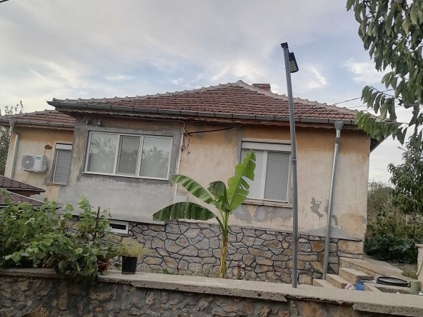 Къща в с. Изворово, Област Хасково - 200 кв.м за 166 €/кв.м - Снимка #1