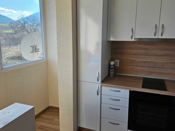 Дава се под наем Едностаен апартамент в Шумен, Център - 44 кв.м за 204 € - Снимка #1