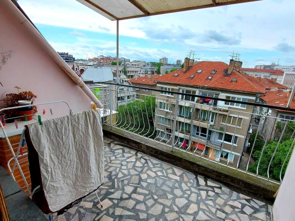 Дава се под наем Двустаен апартамент в Бургас, Център - 60 кв.м за 400 € - Снимка #1