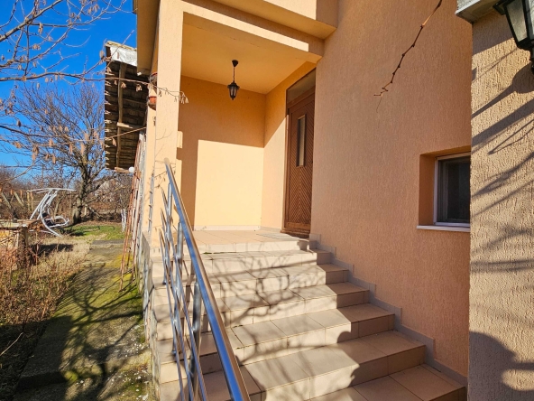 Етаж от къща в с. Първомайци, Област Велико Търново - 120 кв.м за 1750 €/кв.м - Снимка #1