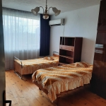 Дава се под наем Тристаен апартамент в Шумен, Пазара - 38 кв.м за 147.9 € - Снимка #1