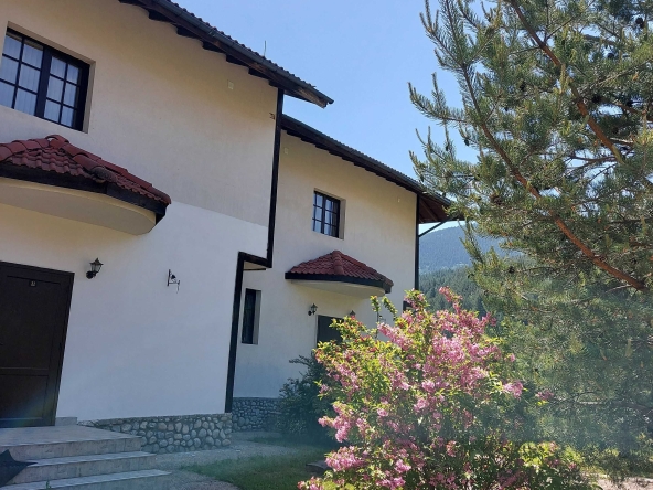 Дава се под наем Къща в Банско - 132 кв.м за 750 € - Снимка #1