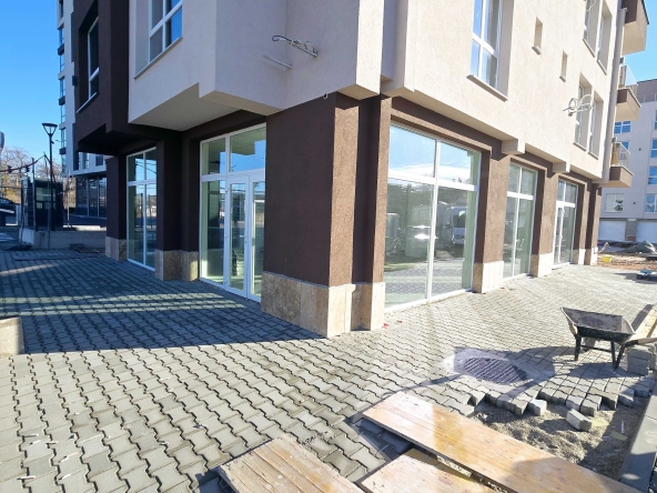 Дава се под наем Магазин в Пловдив, Коматевски възел - 230 кв.м за 1224 € - Снимка #1