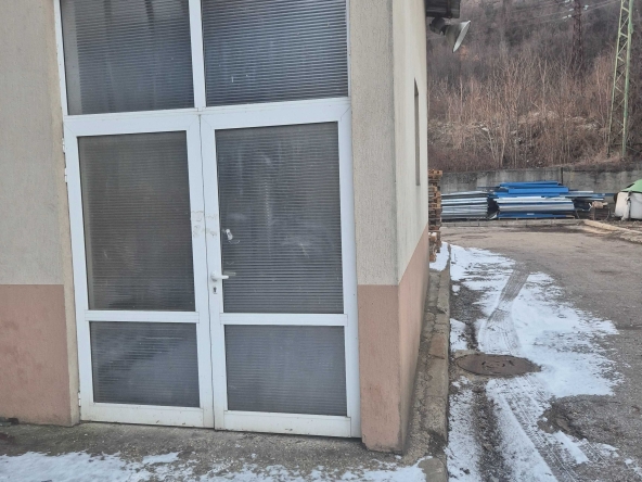 Дава се под наем Склад в Своге - 24 кв.м за 147.9 € - Снимка #1