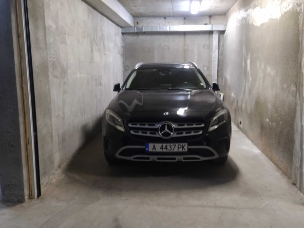 Дава се под наем Гараж / Паркомясто в Бургас, Славейков - 32 кв.м за 153 € - Снимка #1