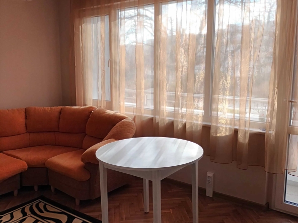 Дава се под наем Тристаен апартамент в Варна, Център - 80 кв.м за 612 € - Снимка #1