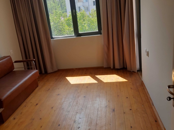 Тристаен апартамент в Плевен, 9-ти квартал - 130 кв.м за 1270 €/кв.м - Снимка #1
