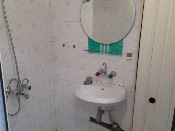 Дава се под наем Двустаен апартамент в Шумен, Тракия - 65 кв.м за 204 € - Снимка #1