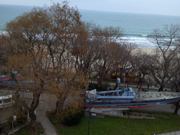 Дава се под наем Двустаен апартамент в Варна, Център - 80 кв.м за 663 € - Снимка #1