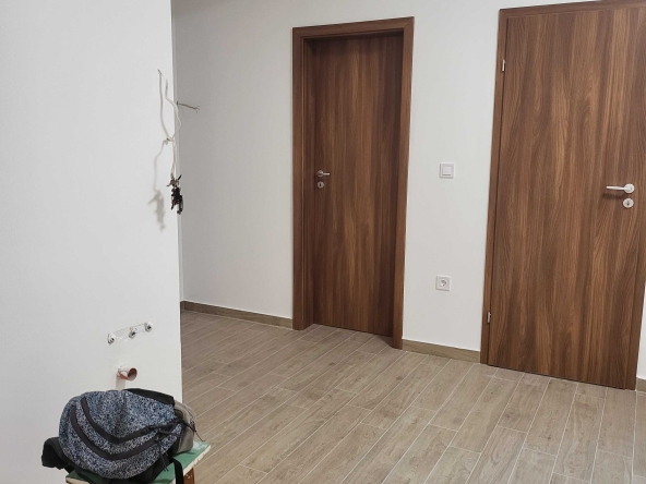 Дава се под наем Офис в София, Връбница 2 - 52 кв.м за 900 € - Снимка #1