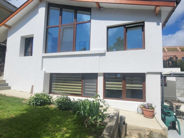 Дава се под наем Къща в к.к. Св.Св. Константин и Елена - 100 кв.м за 800 € - Снимка #1