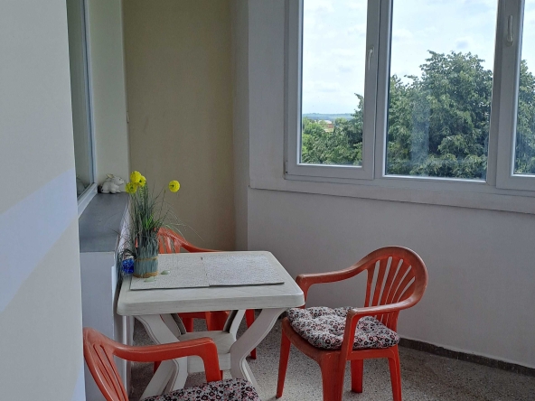 Дава се под наем Тристаен апартамент в Плевен, Широк център - 100 кв.м за 306 € - Снимка #1