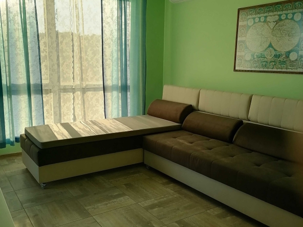 Дава се под наем Двустаен апартамент в к.к. Св.Св. Константин и Елена - 60 кв.м за 700 € - Снимка #1