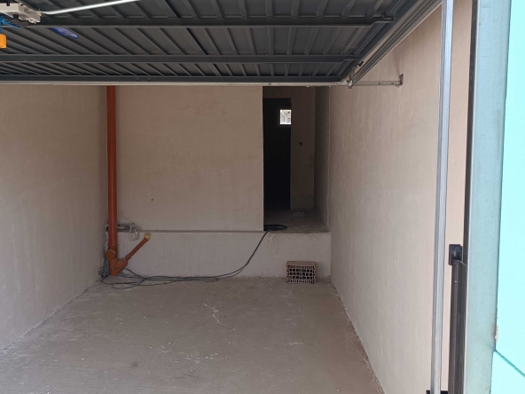 Гараж / Паркомясто в Стара Загора, Железник - център - 23 кв.м за 1087 €/кв.м - Снимка #1