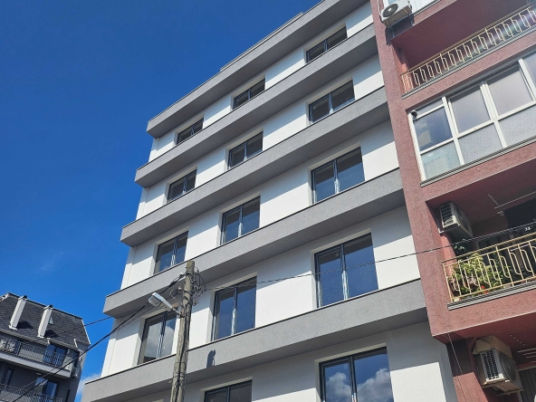 Тристаен апартамент в Варна, Христо Ботев - 98 кв.м за 1531 €/кв.м - Снимка #1