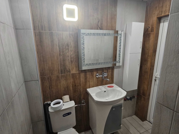 Тристаен апартамент в Плевен, Идеален център - 87 кв.м за 1288 €/кв.м - Снимка #1