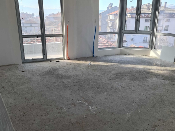 Тристаен апартамент в Сандански - 85 кв.м за 1380 €/кв.м - Снимка #1