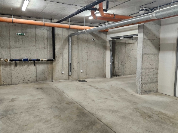 Дава се под наем Гараж / Паркомясто в София, Света Троица - 18 кв.м за 127.5 € - Снимка #1