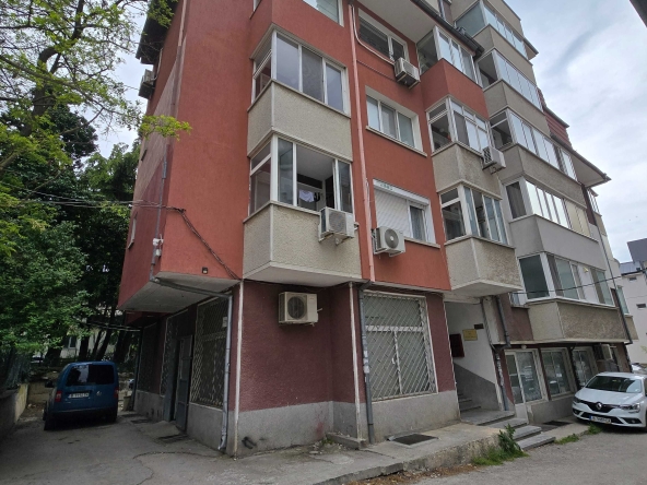 Тристаен апартамент в Варна, Бриз - 100 кв.м за 1000 €/кв.м - Снимка #1