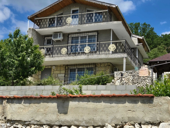 Къща в Добрич, Дружба 1 - 200 кв.м за 421 €/кв.м - Снимка #1