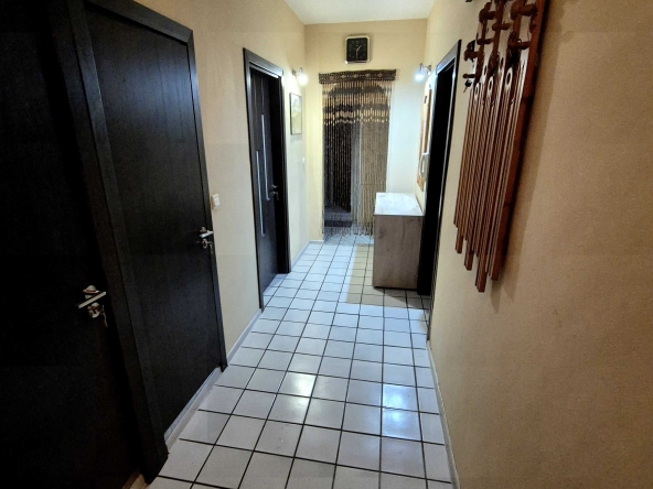 Дава се под наем Тристаен апартамент в Варна, Трошево - 96 кв.м за 663 € - Снимка #1