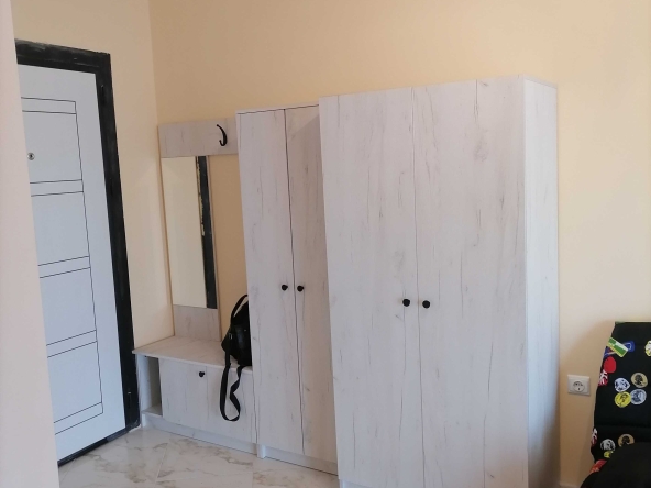 Дава се под наем Едностаен апартамент в Варна, Цветен квартал - 28 кв.м за 204 € - Снимка #1