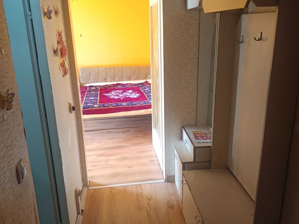 Дава се под наем Едностаен апартамент в Търговище, Запад 2 - 45 кв.м за 127.5 € - Снимка #1