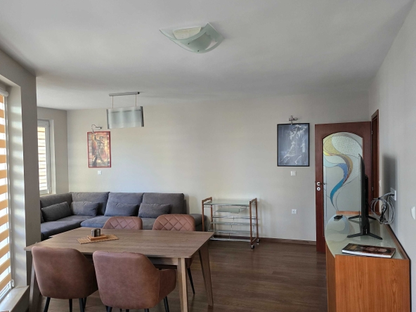 Дава се под наем Тристаен апартамент в Варна, Бриз - 130 кв.м за 867 € - Снимка #1