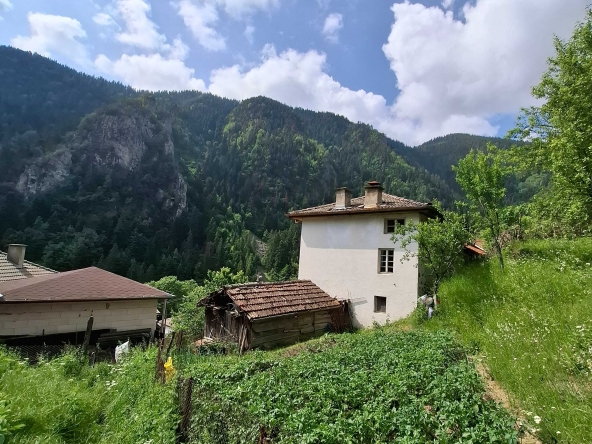 Къща в Смолян, Средок - 106 кв.м за 337 €/кв.м - Снимка #1