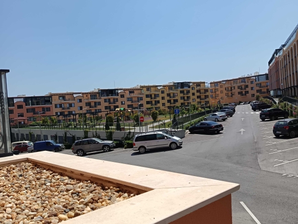 Дава се под наем Едностаен апартамент в к.к. Св.Св. Константин и Елена - 40 кв.м за 331.5 € - Снимка #1