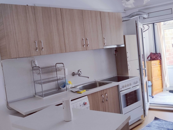 Дава се под наем Двустаен апартамент в Пловдив, Кършияка - 40 кв.м за 306 € - Снимка #1