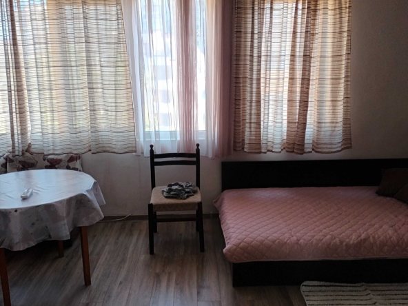 Дава се под наем Едностаен апартамент в Варна, Конфуто - 40 кв.м за 295.8 € - Снимка #1