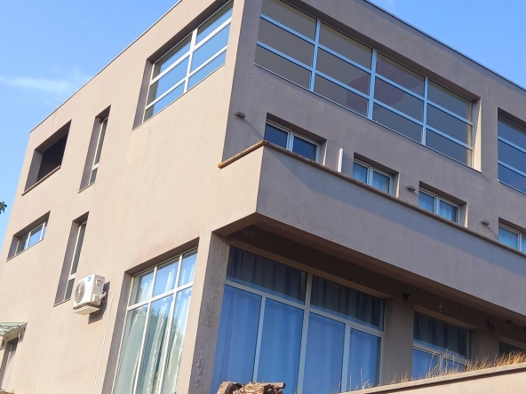 Къща в София, Център - 553 кв.м за 553 €/кв.м - Снимка #1