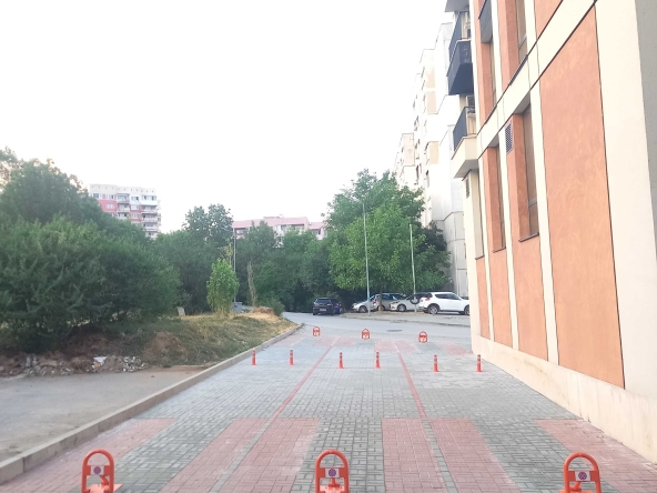 Дава се под наем Гараж / Паркомясто в София, Гео Милев - 26 кв.м за 173.4 € - Снимка #1