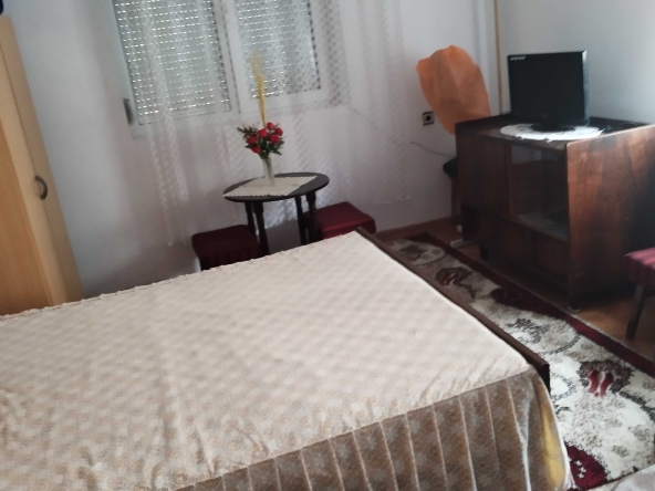 Дава се под наем Тристаен апартамент в Плевен, Идеален център - 80 кв.м за 306 € - Снимка #1