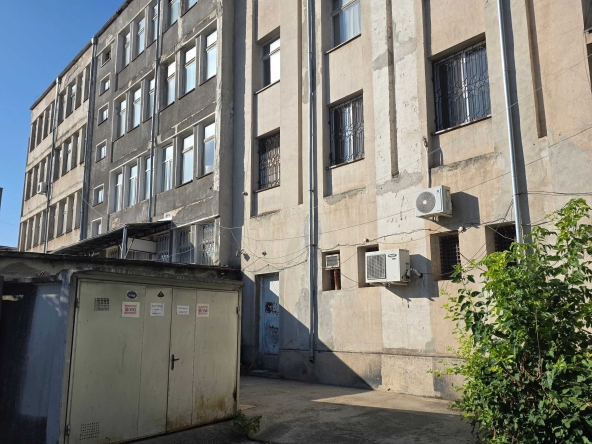 Дава се под наем Гараж / Паркомясто в Лясковец - 21 кв.м за 45.9 € - Снимка #1