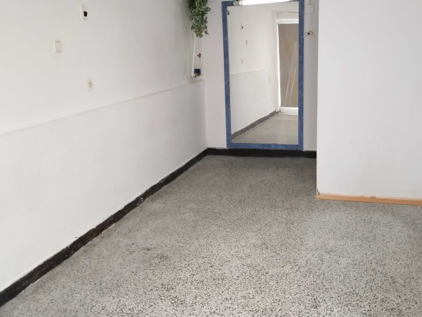 Дава се под наем Офис в Хасково, Център - 15 кв.м за 127.5 € - Снимка #1