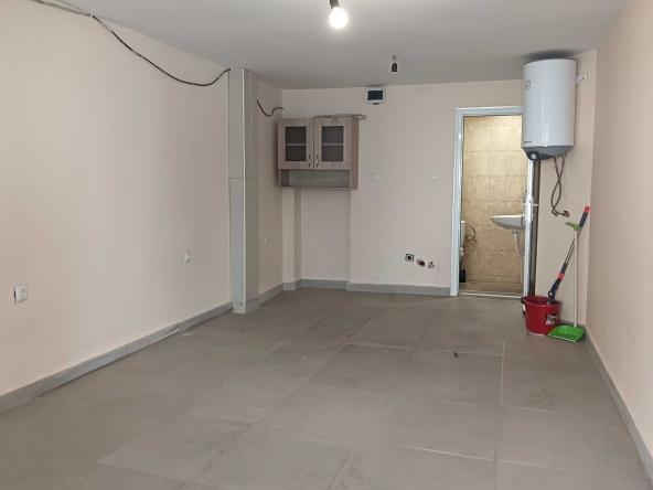 Гараж / Паркомясто в Варна, Цветен квартал - 27 кв.м за 1723 €/кв.м - Снимка #1