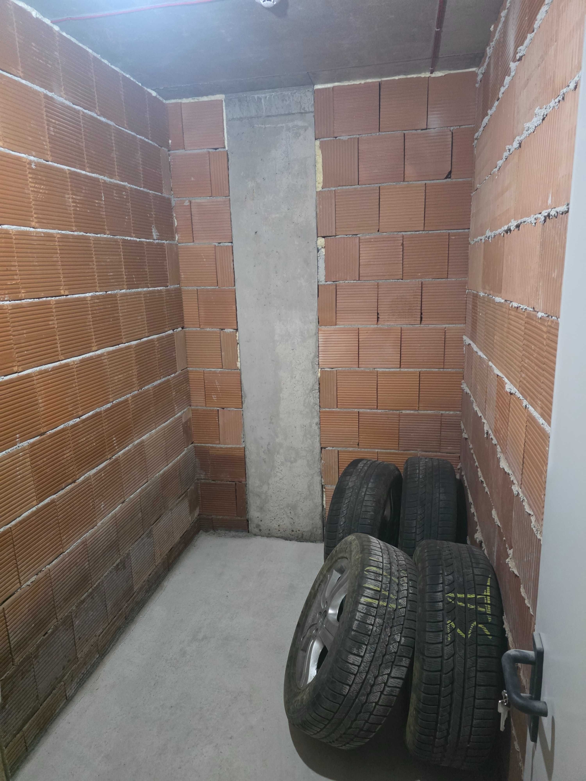 Склад в София, Младост 4 - 5 кв.м за 816 €/кв.м - Снимка #1