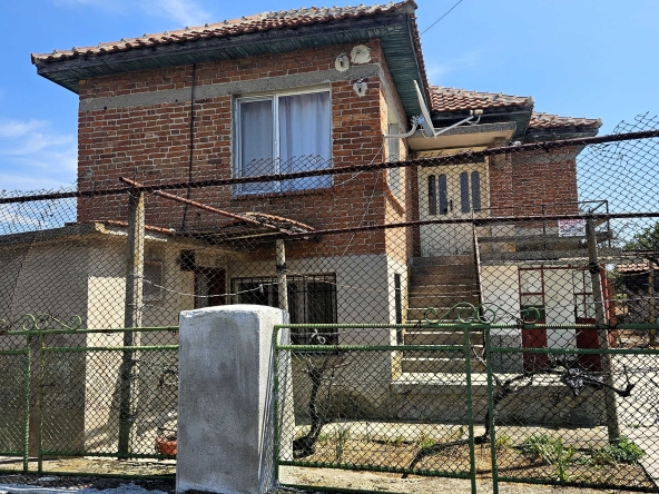 Къща в с. Крумово, Област Ямбол - 80 кв.м за 332 €/кв.м - Снимка #1